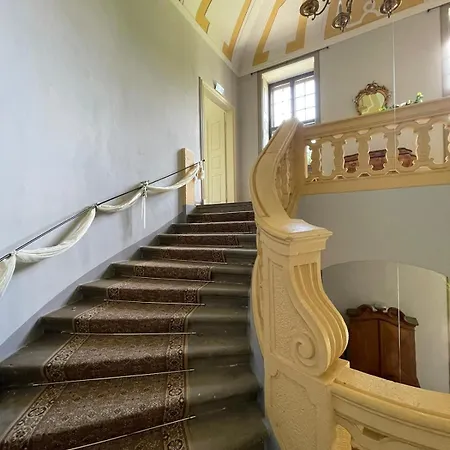 Appartement Entspannen Im Barockschloss Oberlichtenau