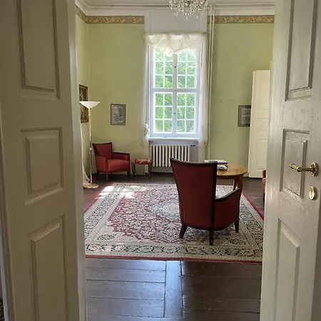 Apartment Entspannen Im Barockschloss Oberlichtenau